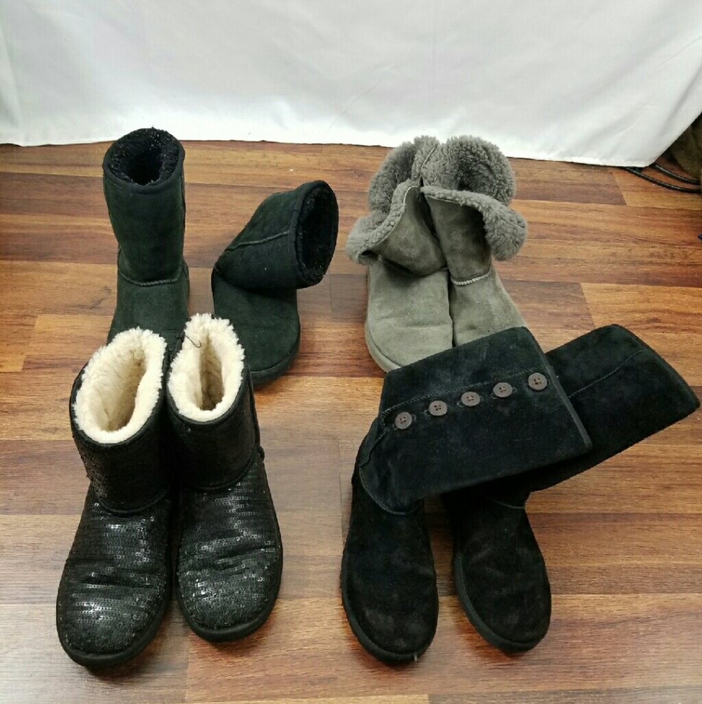 2 pairs of UGGS.